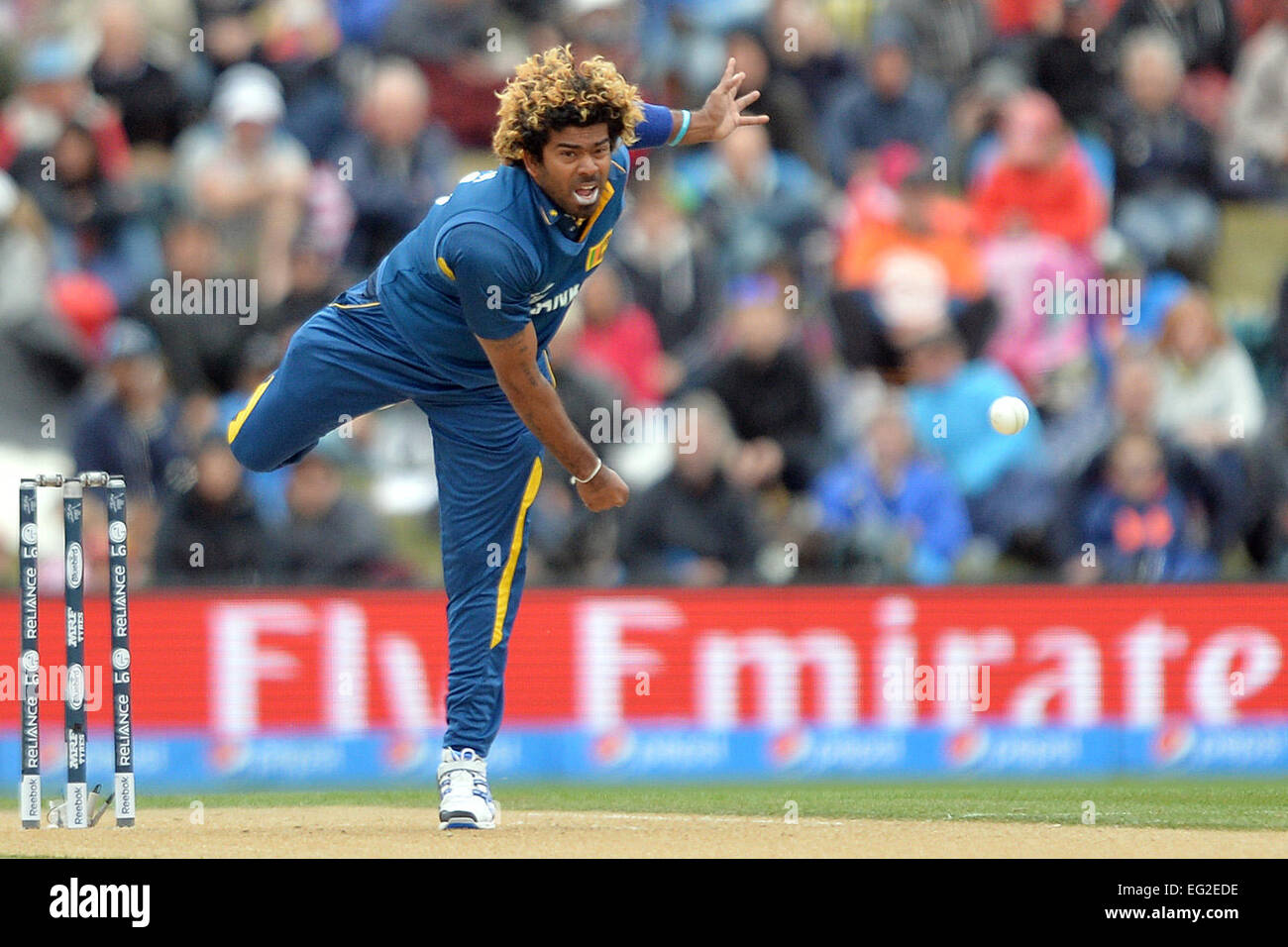 Christchurch, Neuseeland. 14. Februar 2015. Christchurch, New Zealand - 14. Februar 2015 - Lasith Malinga Sri Lankas bowling während der ICC Cricket World Cup Match zwischen Sri Lanka und Neuseeland bei Hagley Oval am 14. Februar 2015 in Christchurch, Neuseeland. © Dpa/Alamy Live-Nachrichten Stockfoto