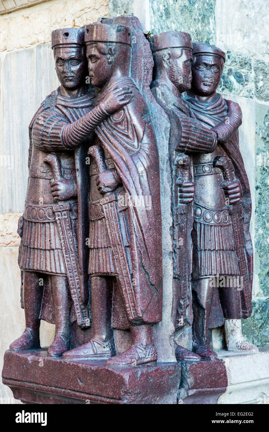 Die vier Tetrarchen, eine Skulpturengruppe der vier römischen Kaiser, der Doge Palast oder Palazzo Ducale, Venedig, Veneto, Italien Stockfoto