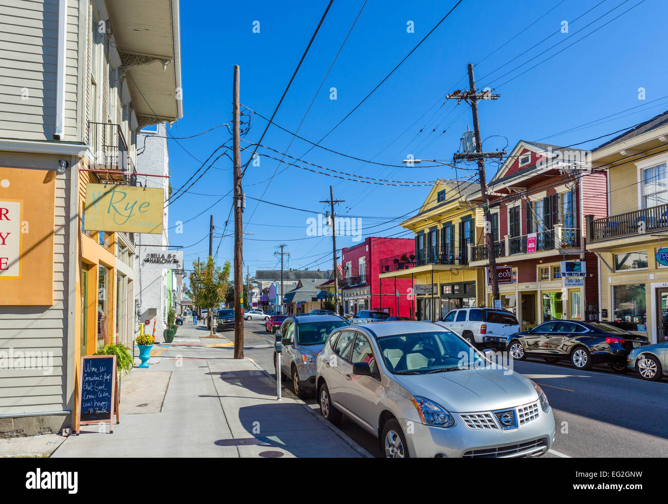 Magazin-Straße in die Touro-Nachbarschaft von Central City, New Orleans, Louisiana, USA Stockfoto