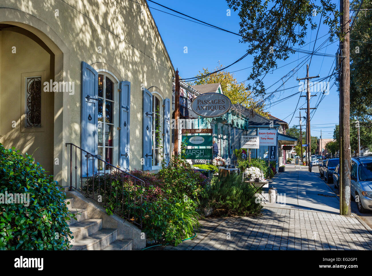 Magazin-Straße in die Touro-Nachbarschaft von Central City, New Orleans, Louisiana, USA Stockfoto