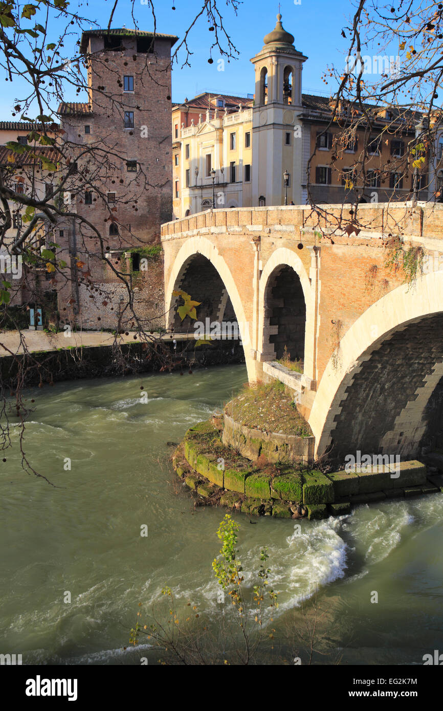 Brücke zum Tiber Insel (Isola Tiberina), Rom, Italien Stockfoto