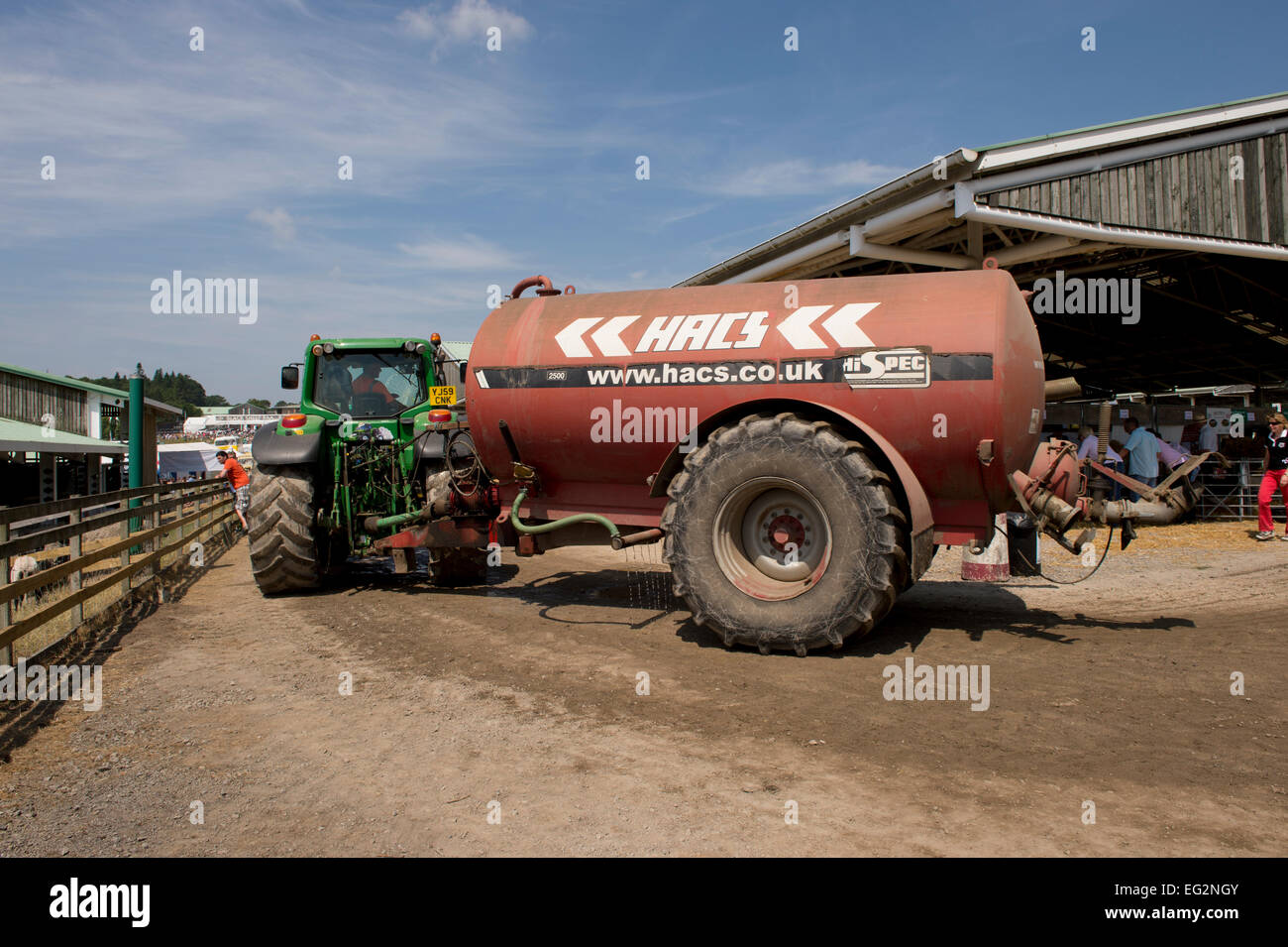 Traktor Abschleppen einen Tanker Traktoren Bauernhof