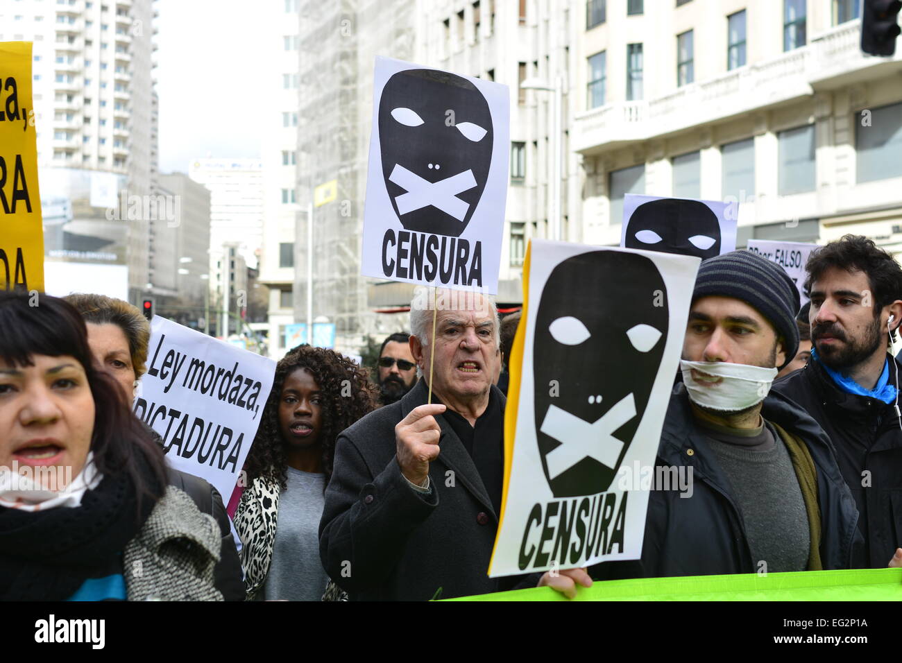 Menschen protestieren gegen Maulkorbgesetz (Citizen Sozialrecht) während einer Demonstration in Madrid. 14. Februar 2015. Stockfoto