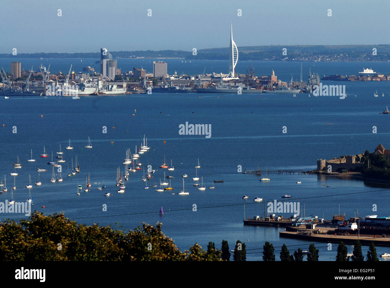 Blick vom Portsdown Hügel mit Blick auf Portsmouth Harbour Stockfoto