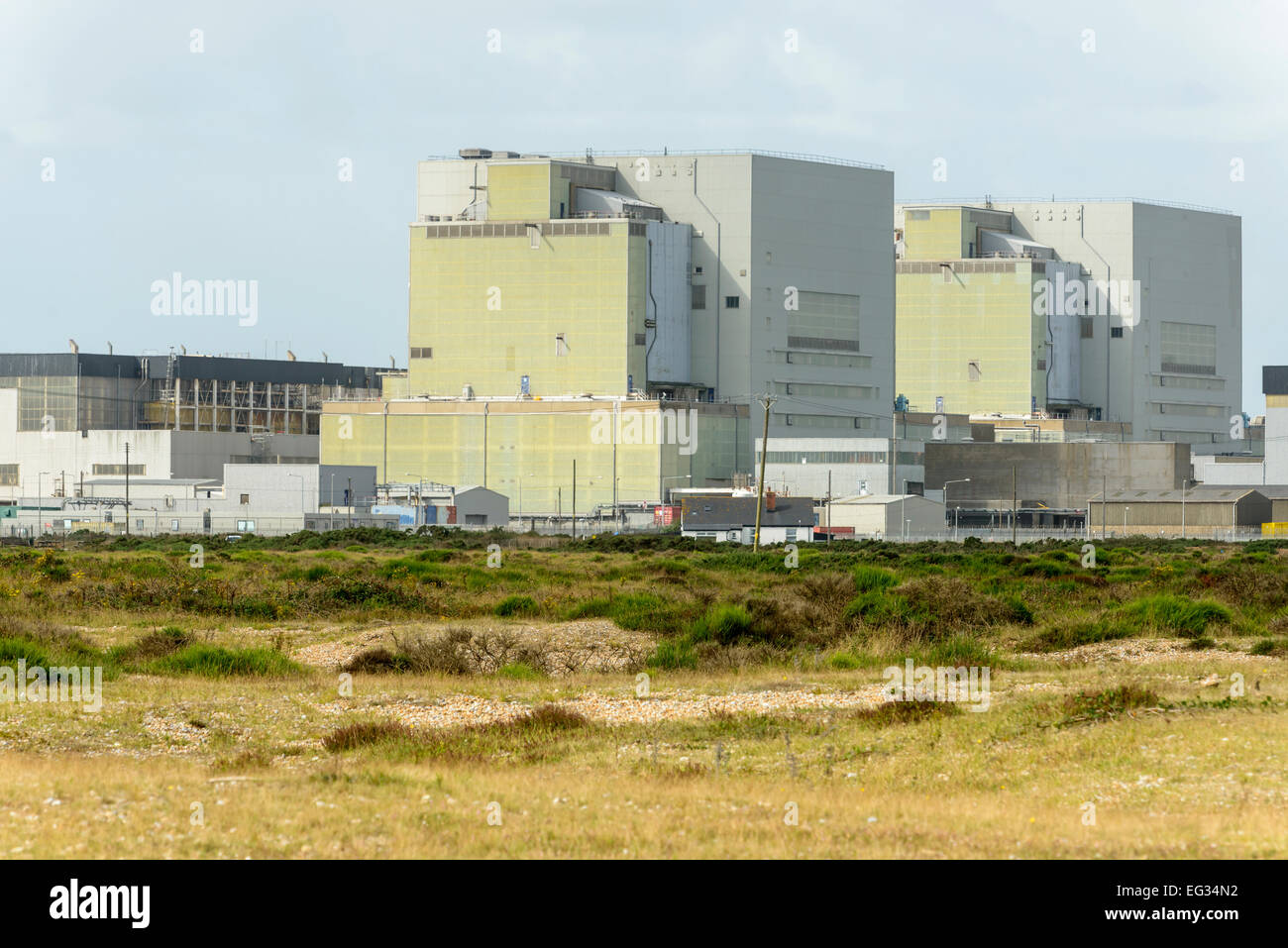 Detail der Gebäude der kerntechnischen Anlage direkt am Meer bei Dungedness, Romney Marsh, Kent Stockfoto