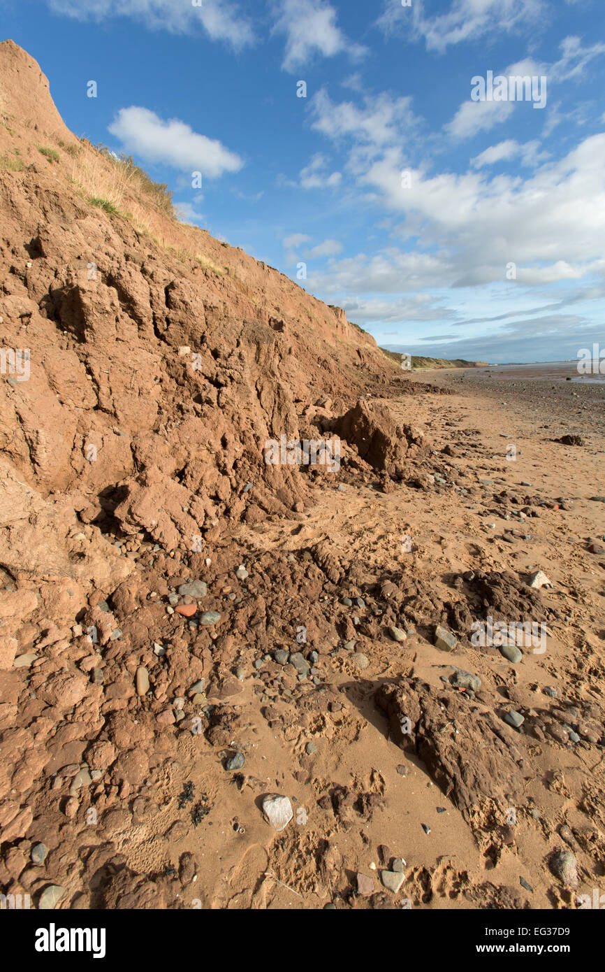 Im Bereich der Thurstaston, Wirral. Zur Veranschaulichung Küstenerosion von den Meeresklippen der Wirral Thurstaston Beach anzeigen Stockfoto