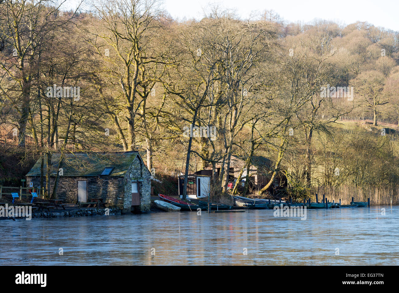 Eine Fischerei-Geschäft und Farm on Shore Esthwaite Water in der Nähe von Hawkshead Lake District National Park Cumbria England UK Stockfoto