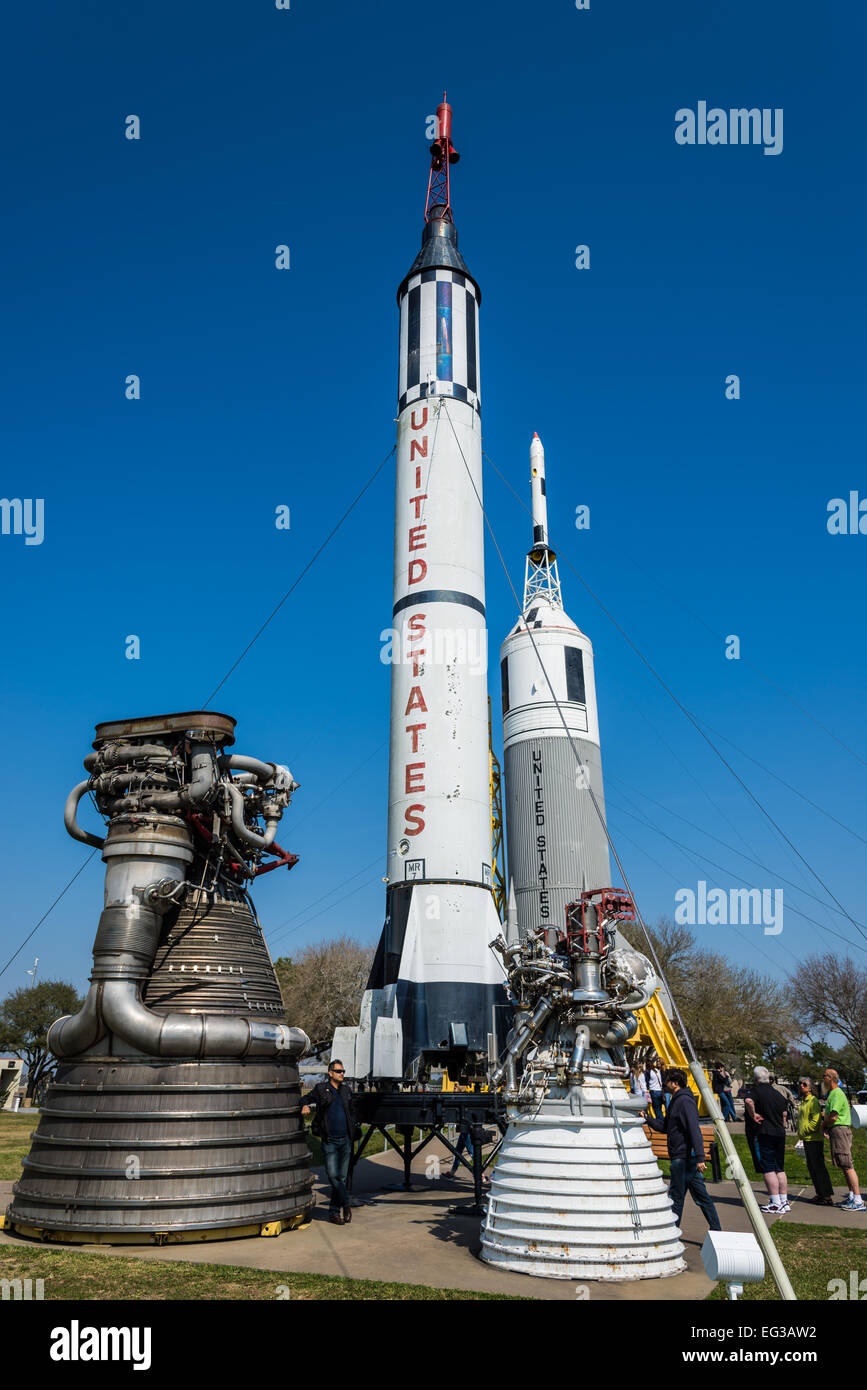 Raketen und Motoren im Display an der Rakete Park, NASA Johnson Space Center in Houston, Texas, USA. Stockfoto