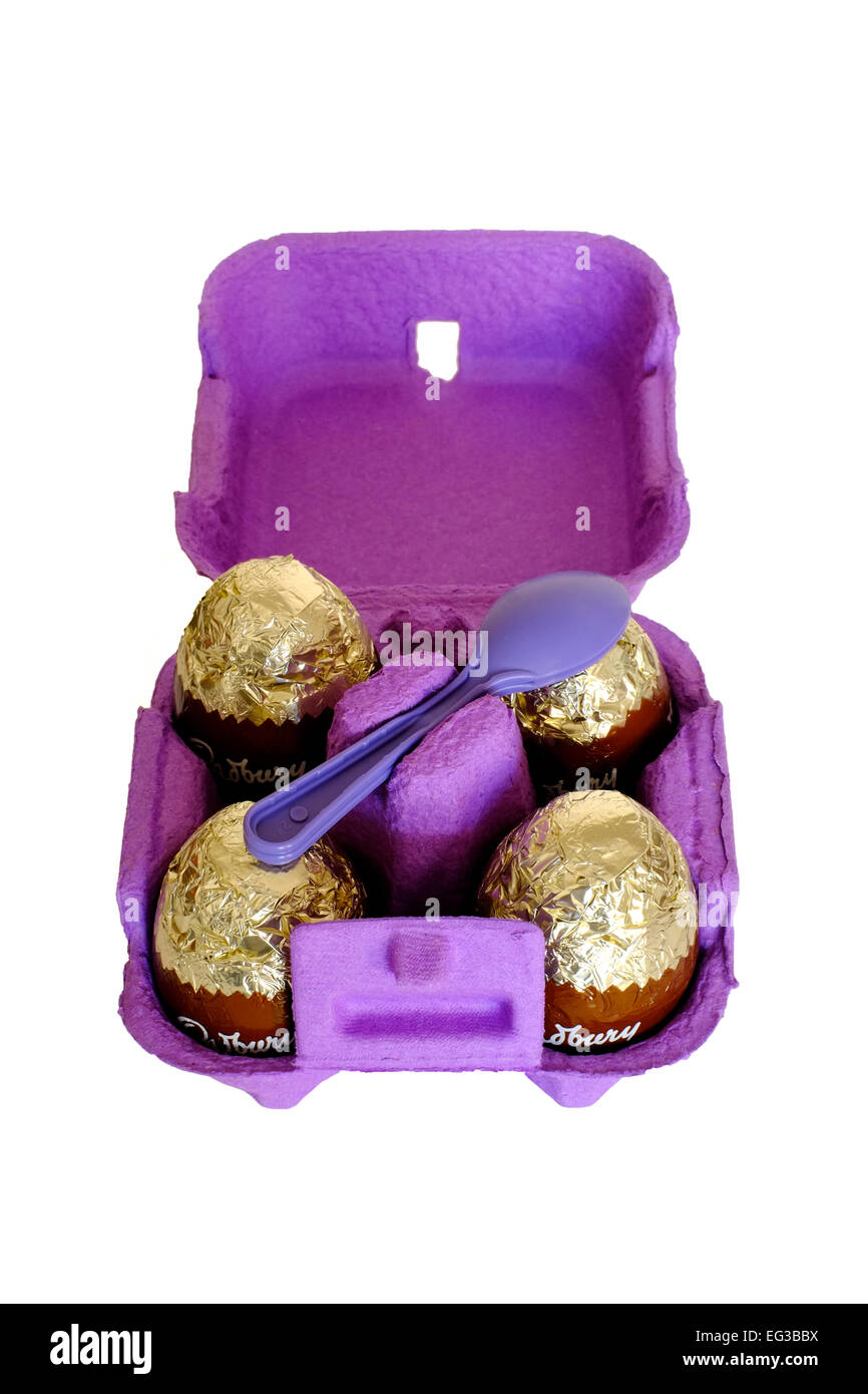 Cadbury Ei n Löffel Schokolade Eiern in einer lila box Stockfoto