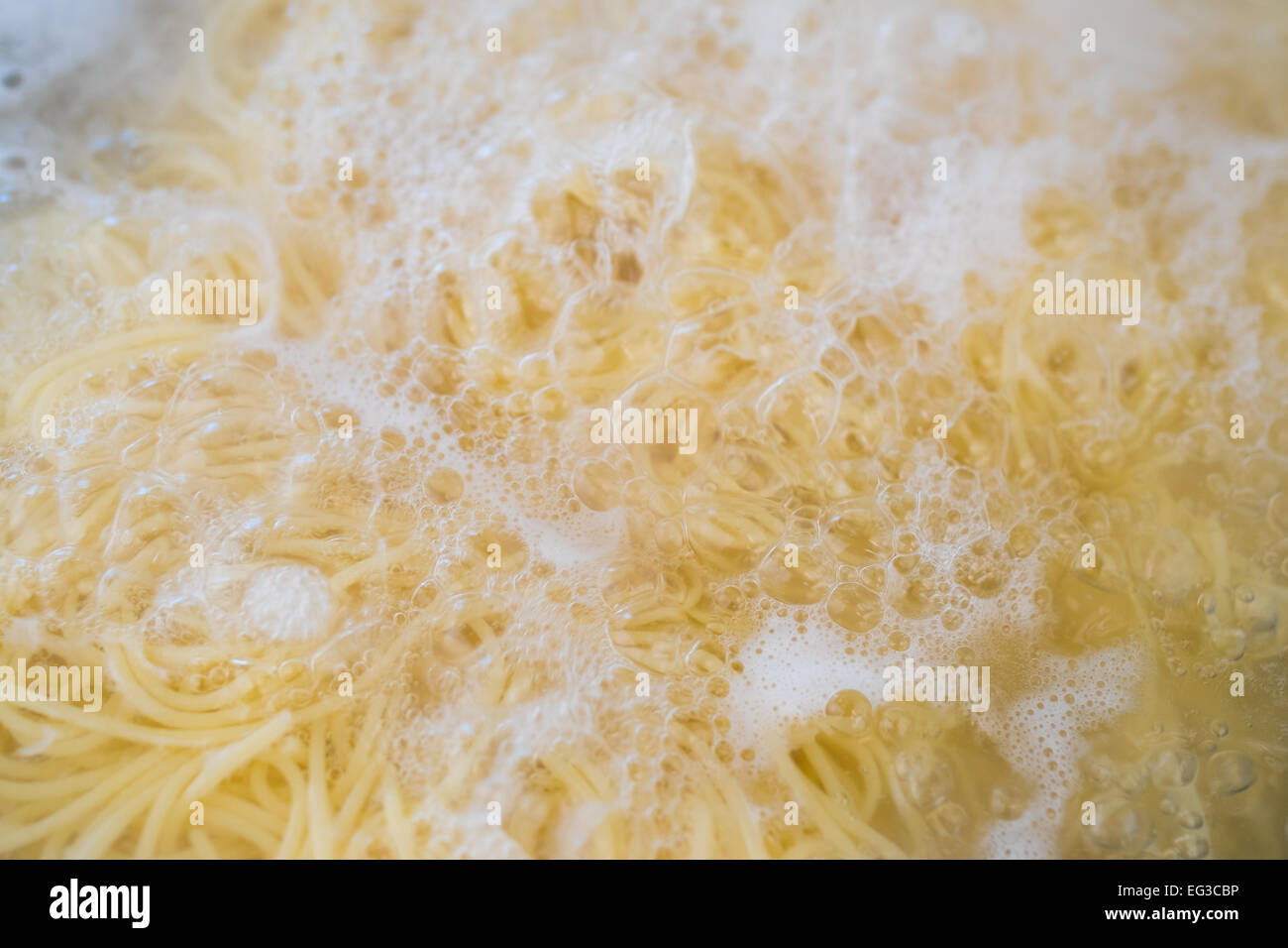 Spaghetti kochen Stockfoto