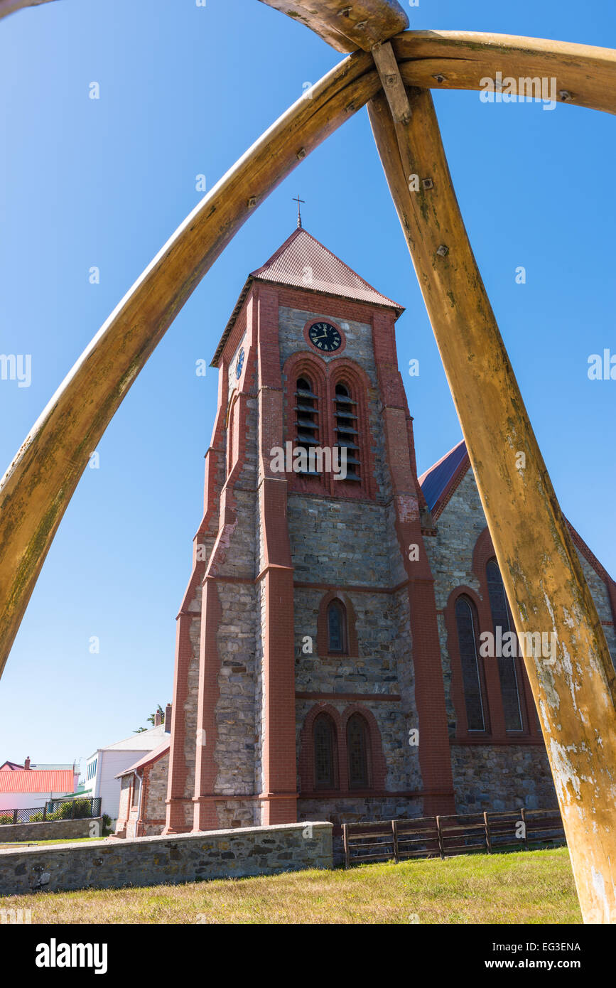 Christ Church Cathedral mit Fischbein Bogen, Ross Road, Stanley, Falkland-Inseln - Sommer Stockfoto