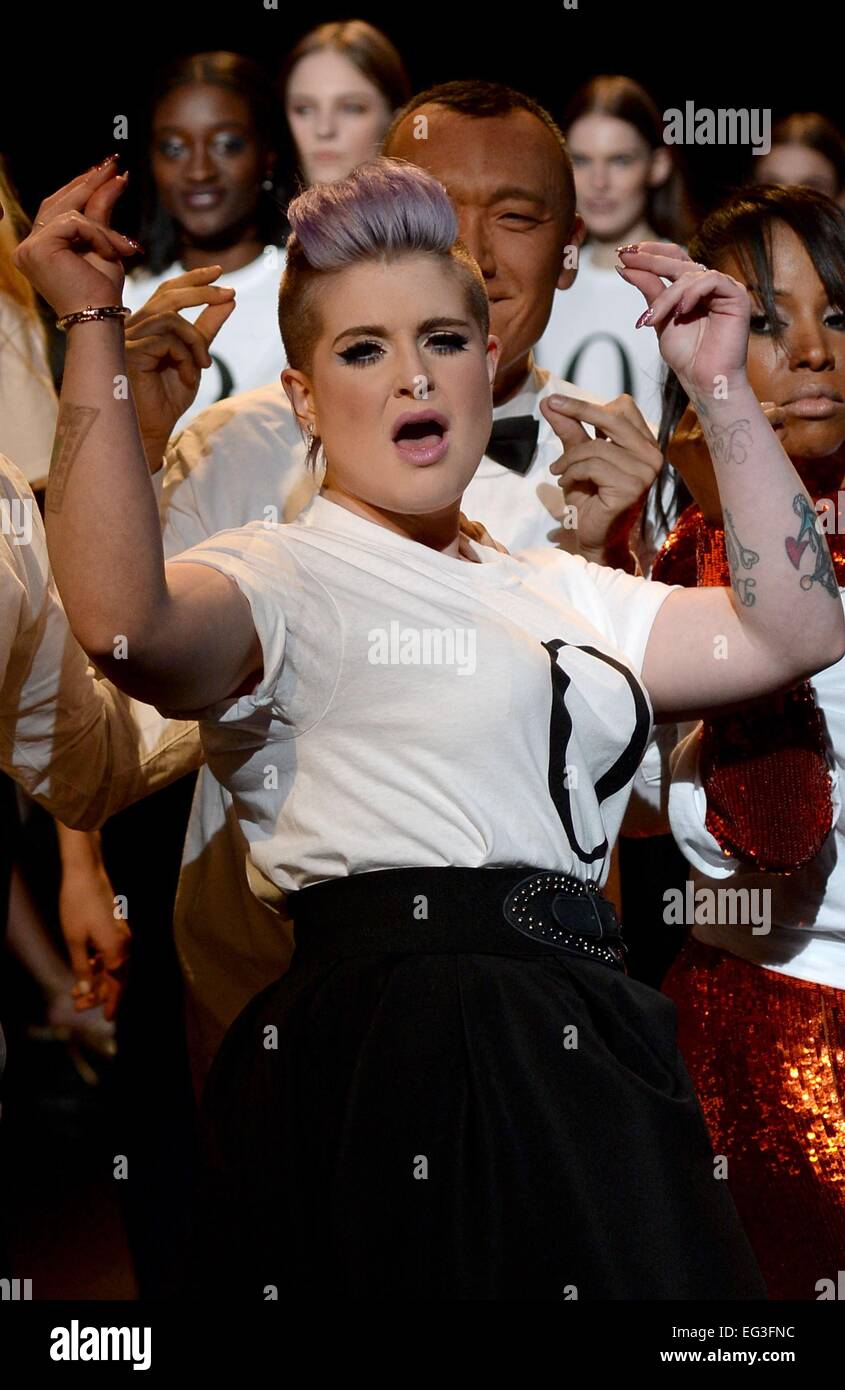 New York, NY, USA. 14. Februar 2015. Kelly Osbourne auf dem Laufsteg für Mode für Relief 2015 Herbst Fashion Show, das Theater im Lincoln Center, New York, NY 14. Februar 2015. © Kristin Callahan/Everett Collection/Alamy Live-Nachrichten Stockfoto