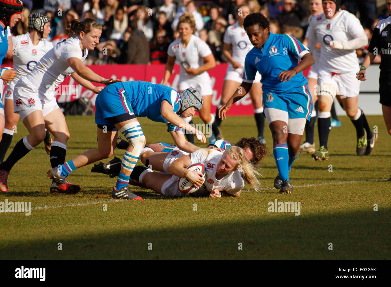 London, UK. 15. Februar 2015. Frauen Six Nations match zwischen England / Italien in Twickenham Stoop. England gewann das Spiel 39-7. Bildnachweis: Elsie Kibue / Alamy Live News Stockfoto