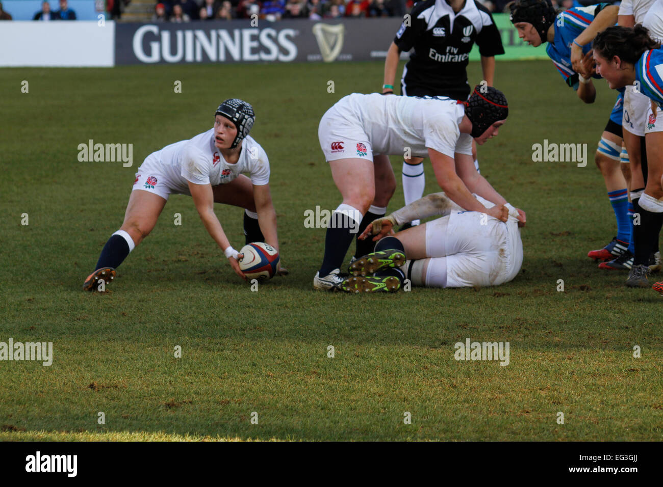 London, UK. 15. Februar 2015. Bianca Blackburn von England mit dem Ball während der Frauen Six Nations match zwischen England / Italien in Twickenham Stoop. Bildnachweis: Elsie Kibue / Alamy Live News Stockfoto