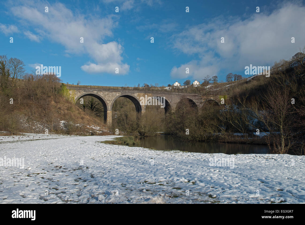 Monsal Grabstein Viadukt über den Fluss Wye in Monsal Dale, wenig Longstone, Peak District National Park, Derbyshire. England-UK Stockfoto