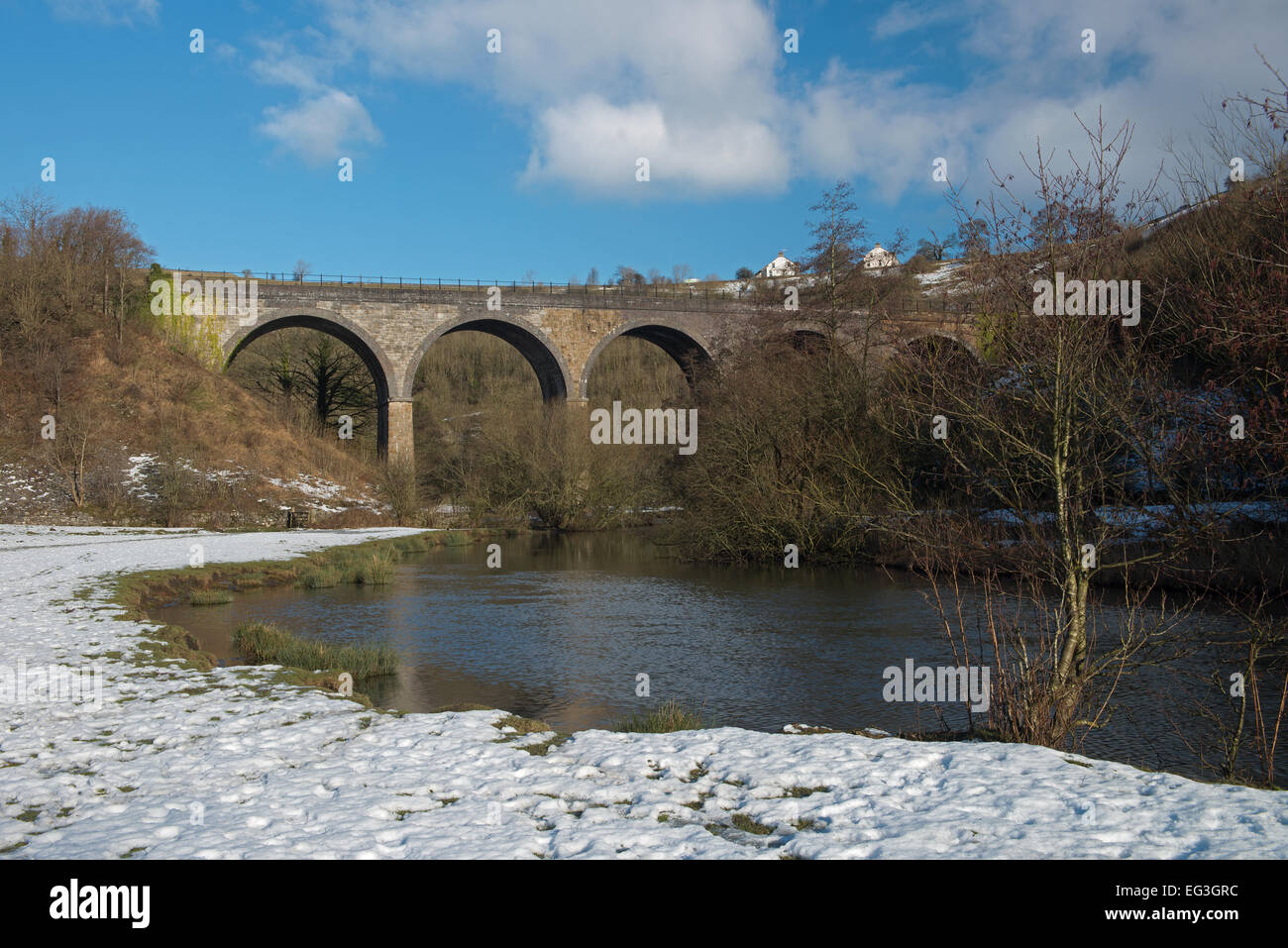 Monsal Grabstein Viadukt über den Fluss Wye in Monsal Dale, wenig Longstone, Peak District National Park, Derbyshire. England-UK Stockfoto