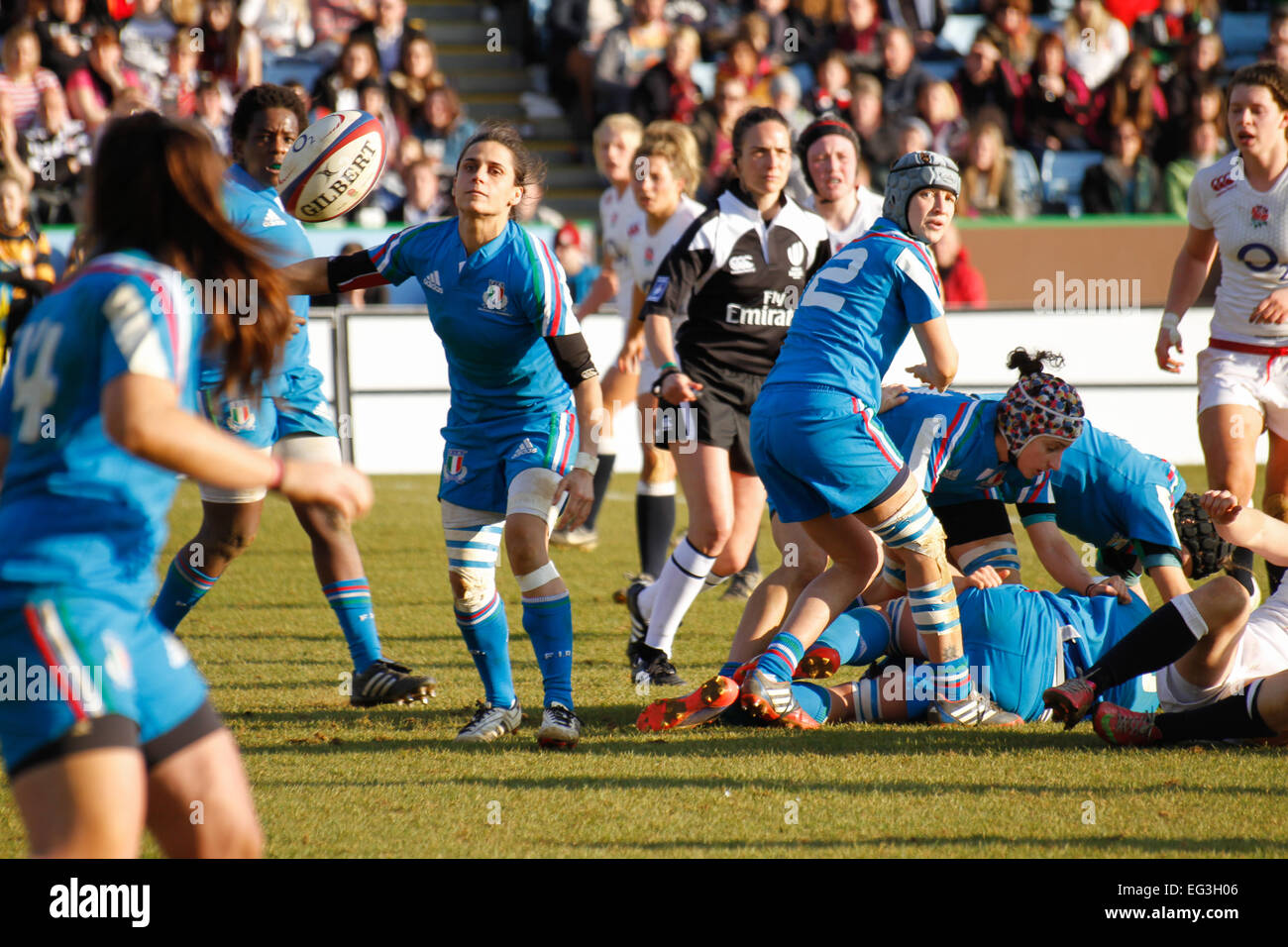 London, UK. 15. Februar 2015. Frauen Six Nations match zwischen England / Italien in Twickenham Stoop. England gewann das Spiel 39-7 gegen Italien. Bildnachweis: Elsie Kibue / Alamy Live News Stockfoto