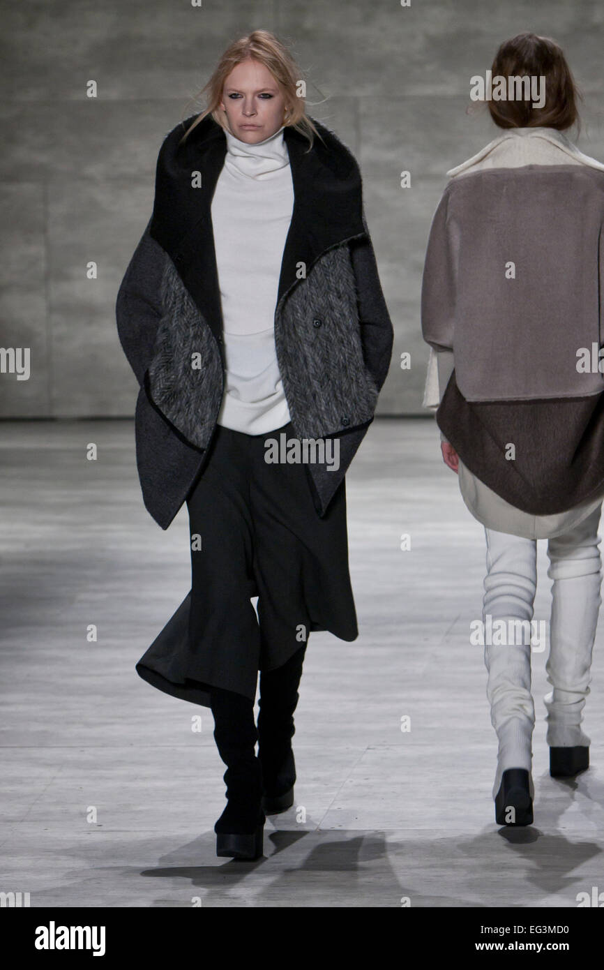 New York, USA - 15. Februar 2015 - Parkchoonmoo Herbst Winter 2015-Fashion-Show auf der New York Fashionweek. Bildnachweis: Rudy k/Alamy Live News Stockfoto