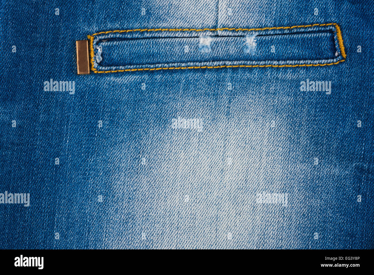 Schöne Frauen-Jeans mit einer Tasche, als Hintergrund Stockfoto