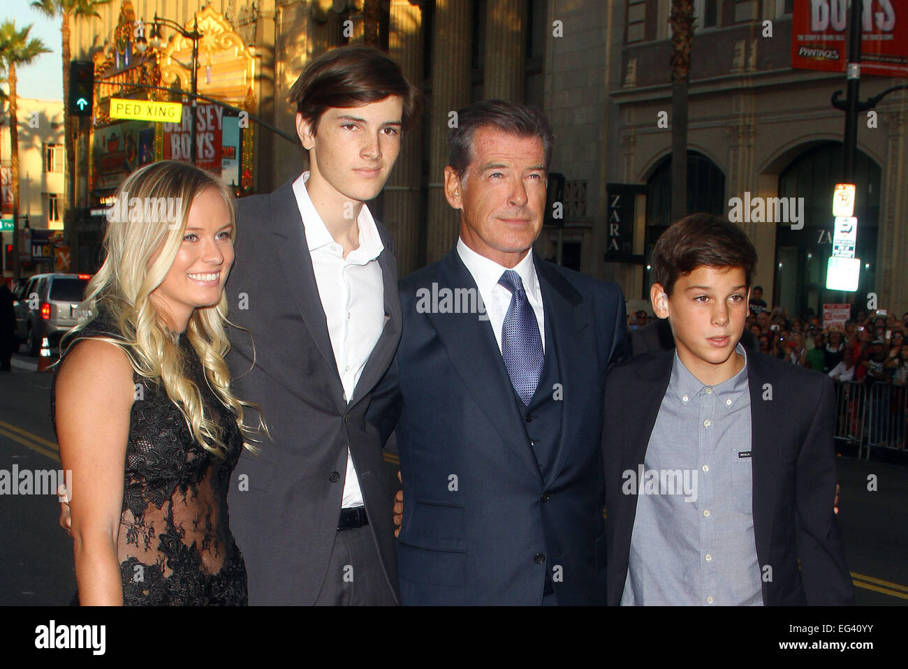 Los Angeles Premiere von "Der November Mann" in TCL Chinese Theatre - Ankünfte mit: Charlotte Brosnan, Pierce Brosnan, Paris Brosnan, Dylan Brosnan Where: Hollywood, Kalifornien, Vereinigte Staaten, wann: 13. August 2014 Stockfoto