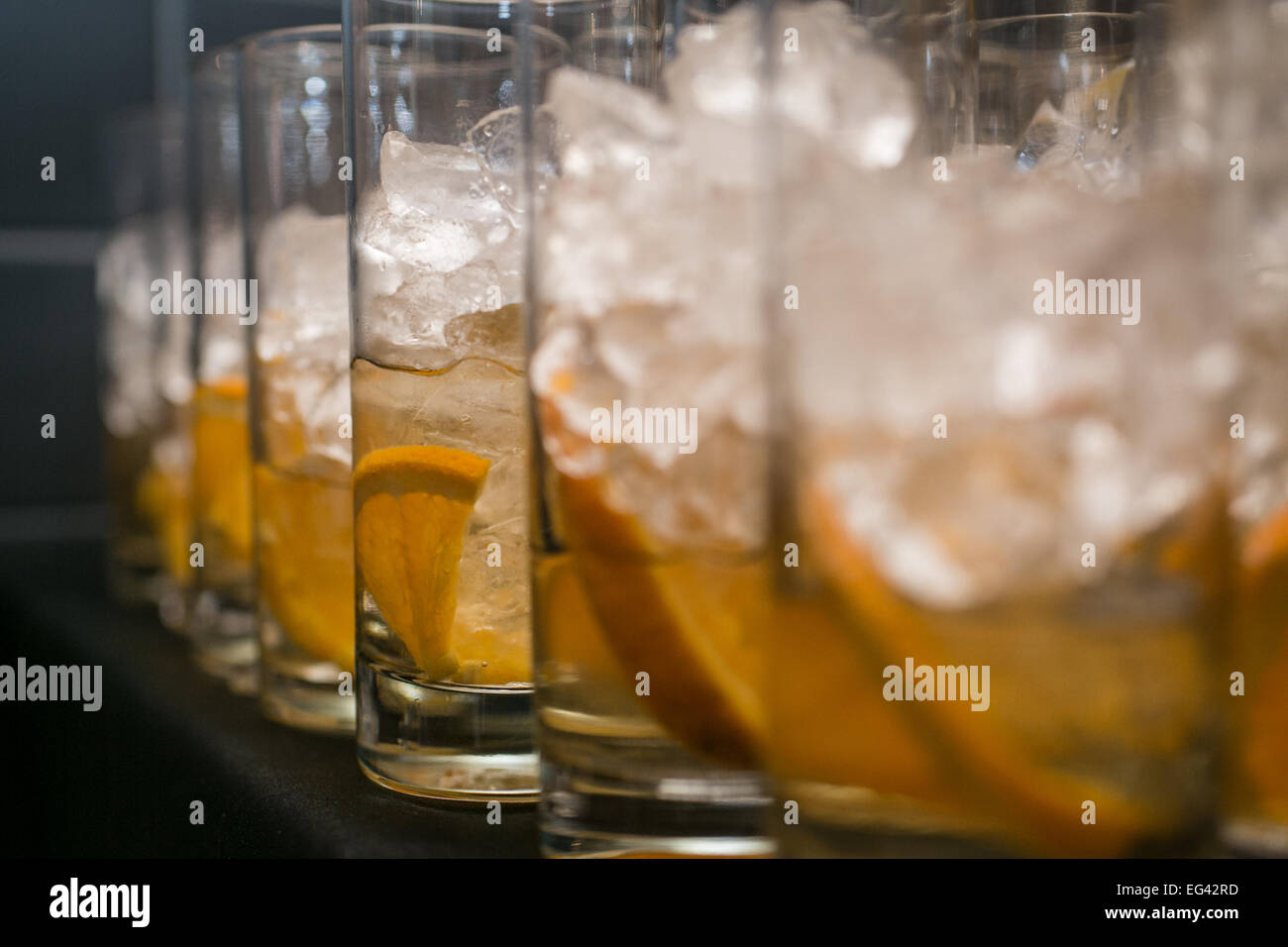 Cocktails in Vorbereitung auf eine Firmenfeier Stockfoto