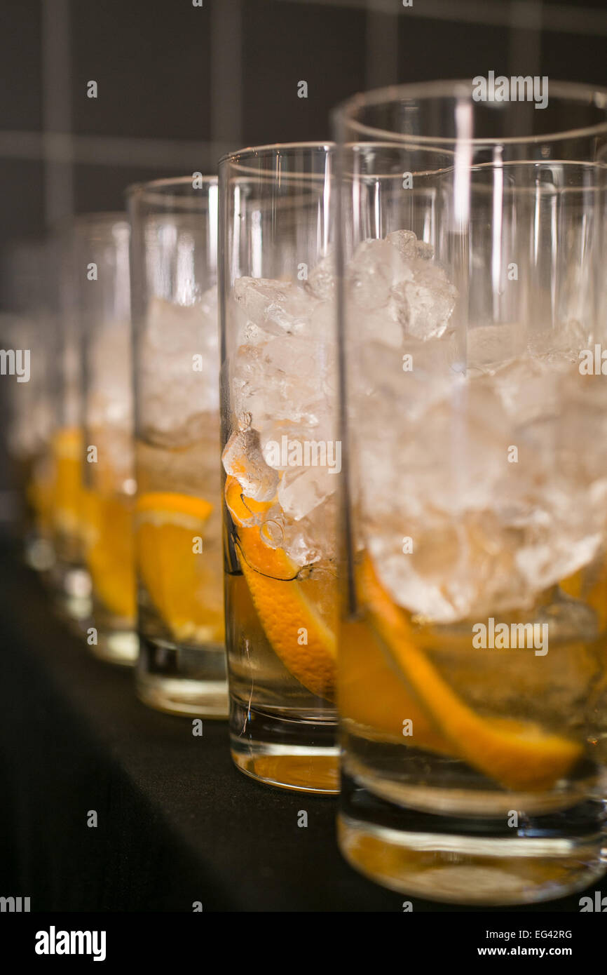 Cocktails in Vorbereitung auf eine Firmenfeier Stockfoto