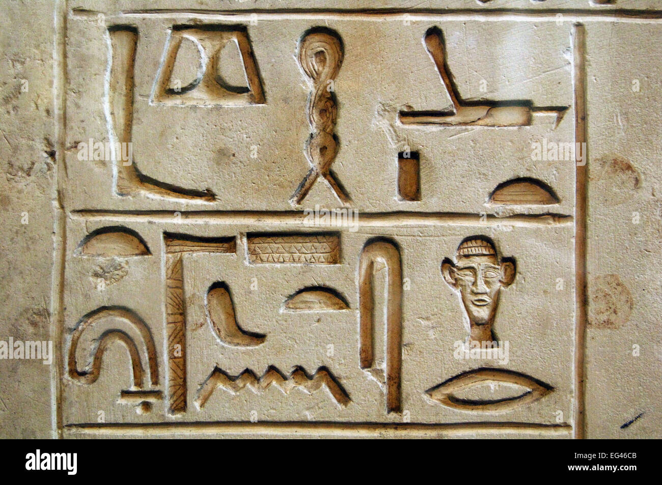 Kalkstein Stele von Seneferseshempepy. Hieroglyphen. 2150 BC. Von Dendara. 6. Dynaty. British Museum. London. England. Vereinigtes Königreich. Stockfoto