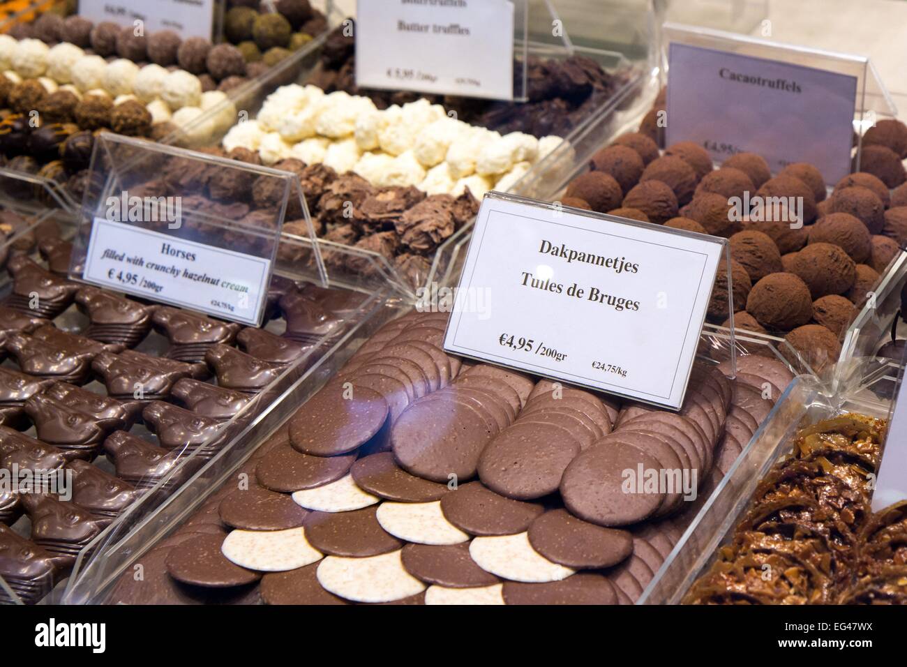 Belgien: Belgische Schokolade und Pralinen in Konditorei in Brügge ...