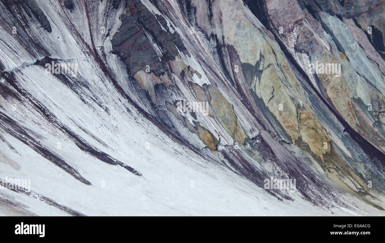 Bunte Schichten Rock auf der Innenseite Krater des Mount St. Helens die Felge zu sehen. Washington USA. Mai 2013 Stockfoto