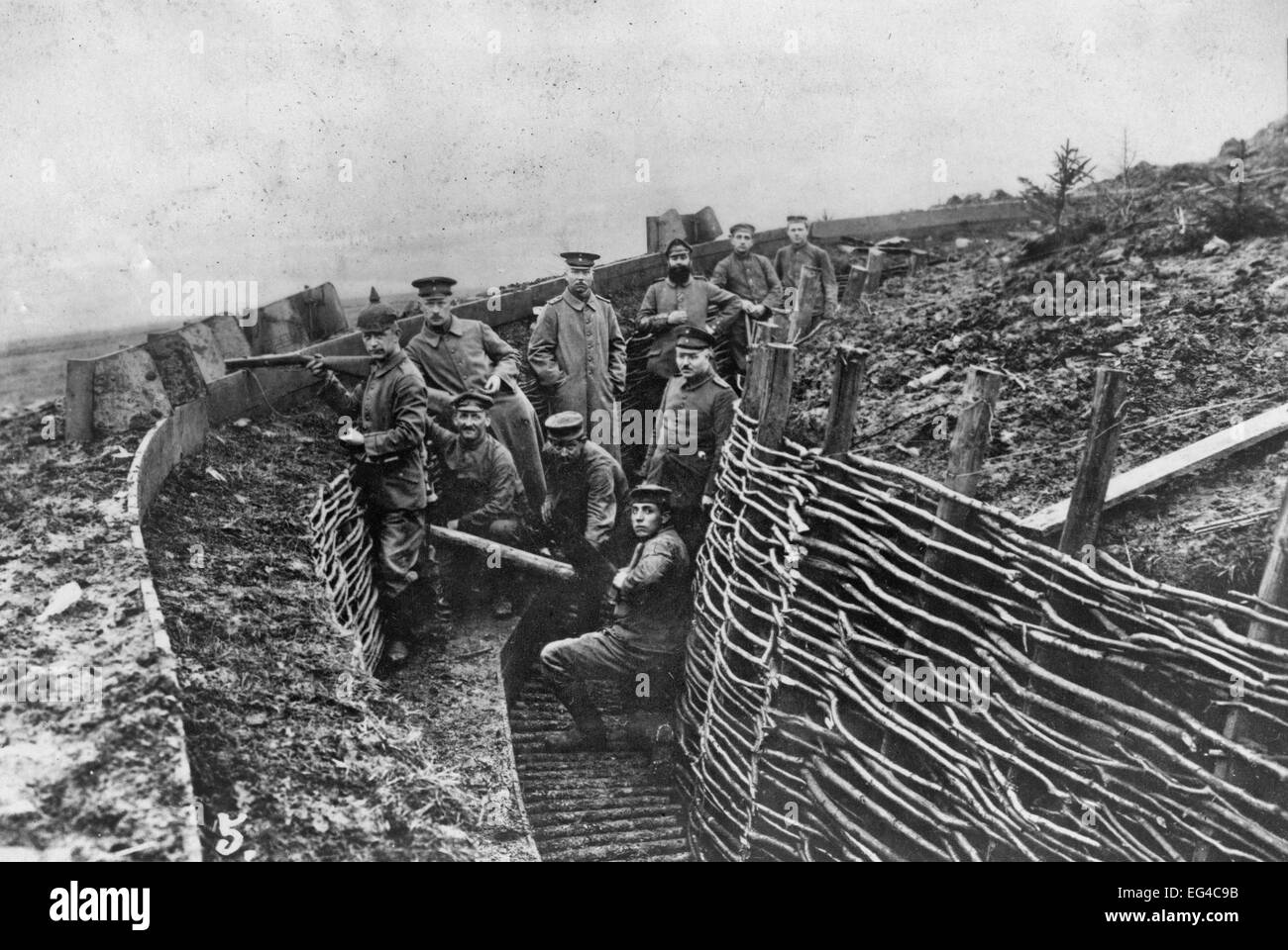 Deutsche militärische Personnal in einem Graben im ersten Weltkrieg Stockfoto