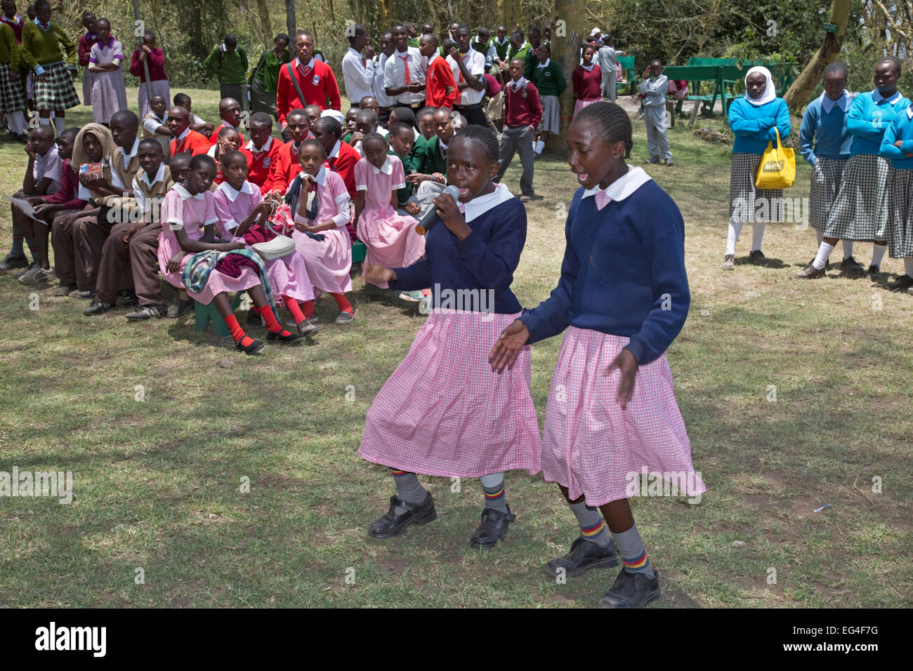 Drama-Präsentationen von kenianischen Kindern bei Elsamere Centre for Education in Nachhaltigkeit Lake Naivasha, Kenia Stockfoto