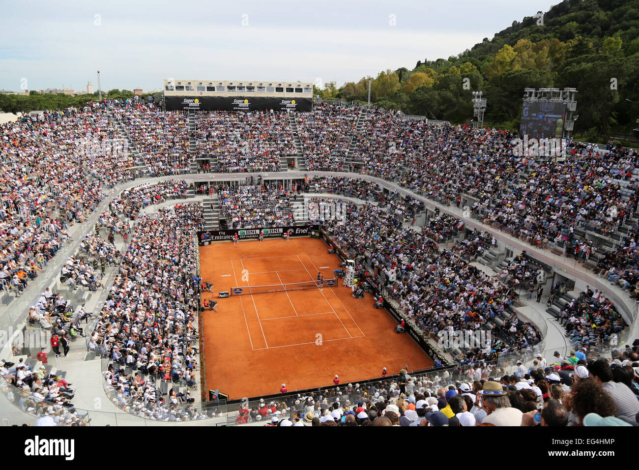 Italien, Rom: Eine allgemeine Ansicht zeigt das zentrale Gericht während  der ATP Rome Tennis Masters Finale zwischen Spaniens Rafael Nadal  Stockfotografie - Alamy