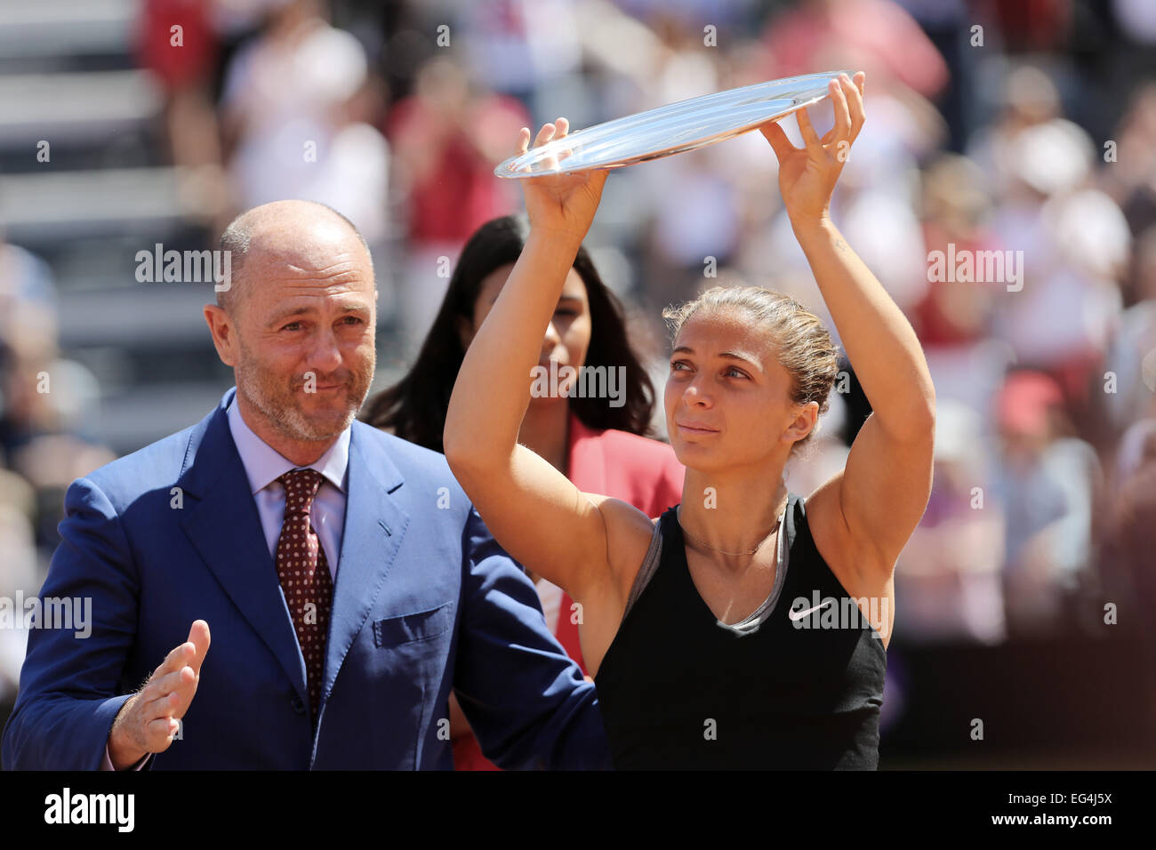 Italien, Rom: Eine emotionale Sara Errani Italien spricht nach ihrer Niederlage gegen Serena Williams, USA im Finale Stockfoto