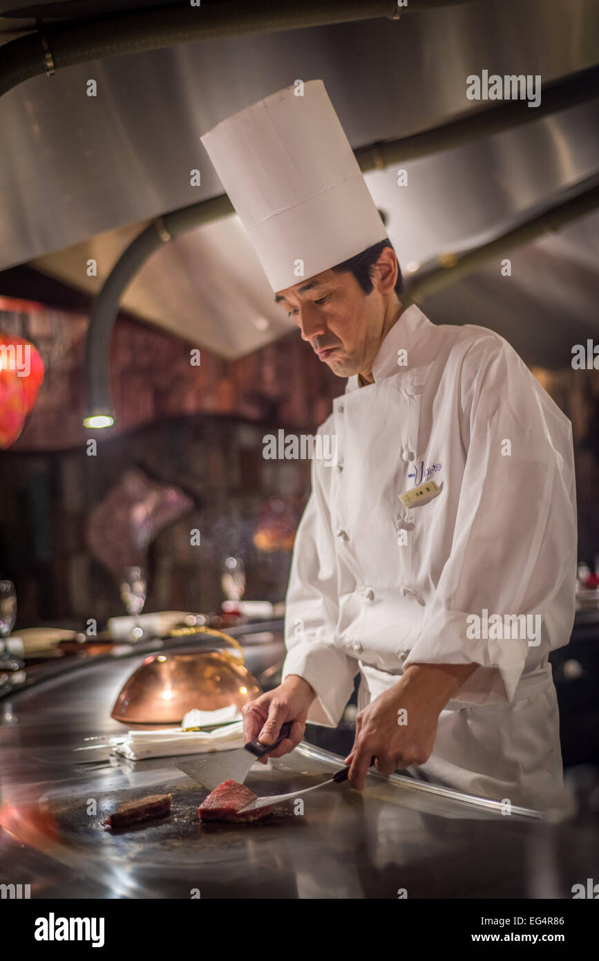 TOKYO, JAPAN - 30. November 2014: Koch Wagyu Rindfleisch in japanischen Teppanyaki-Restaurant, Tokio Stockfoto