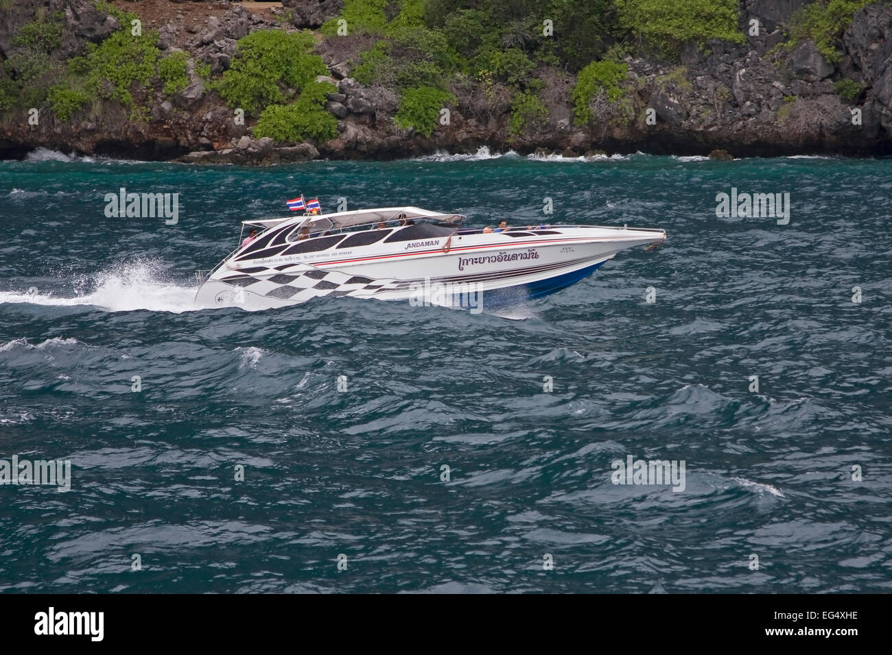 Speed-Boot von der Insel Kho Phi Phi Don, Thailand Stockfoto