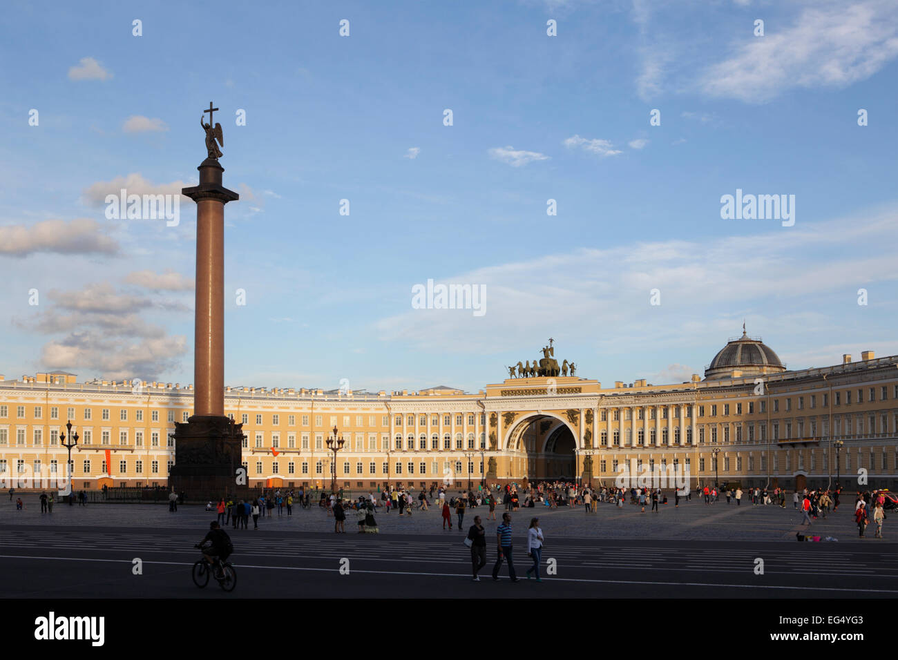 General Staff Building und Alexandersäule in Schlossplatz, Sankt Petersburg, Russland Stockfoto