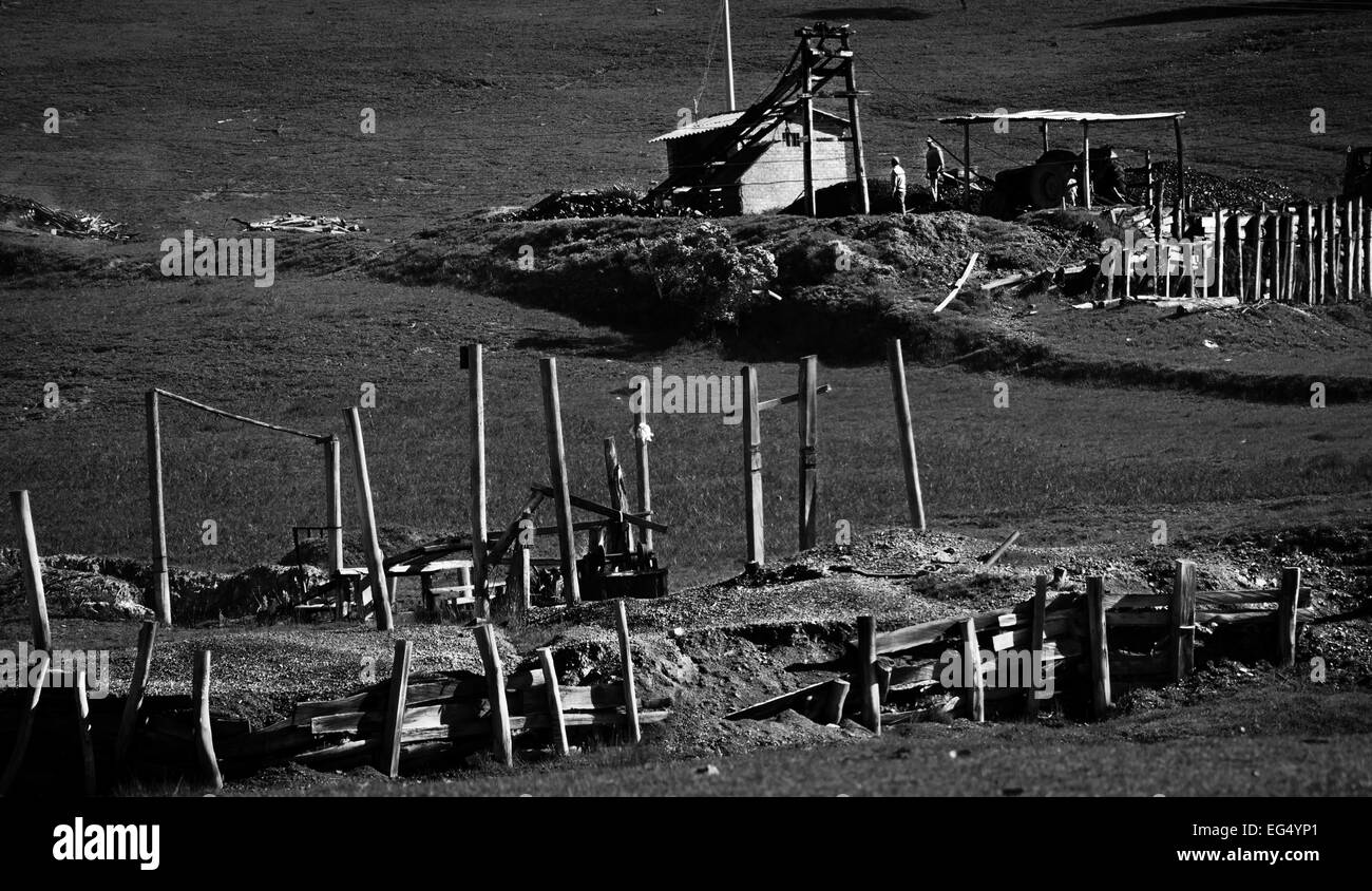 Coal mine, schwarz und weiß, Mineralien, Ausbeutung, Arbeit, Erde, harte Arbeit, Reichtum, Landschaft, Haus, Panorama, Bergmann Stockfoto