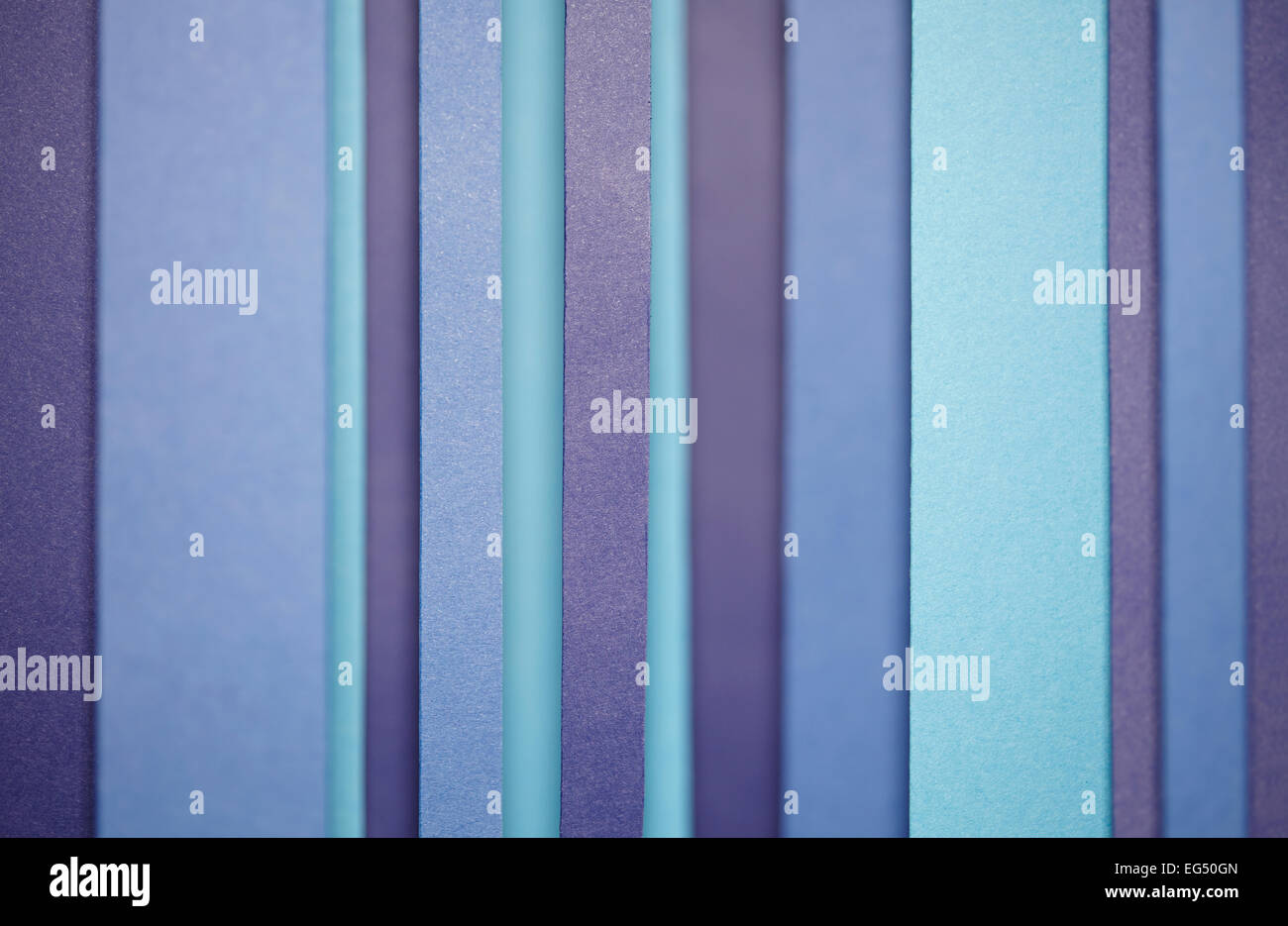 Bunter Hintergrund gemacht aus einem blauen Längsstreifen-Muster Stockfoto