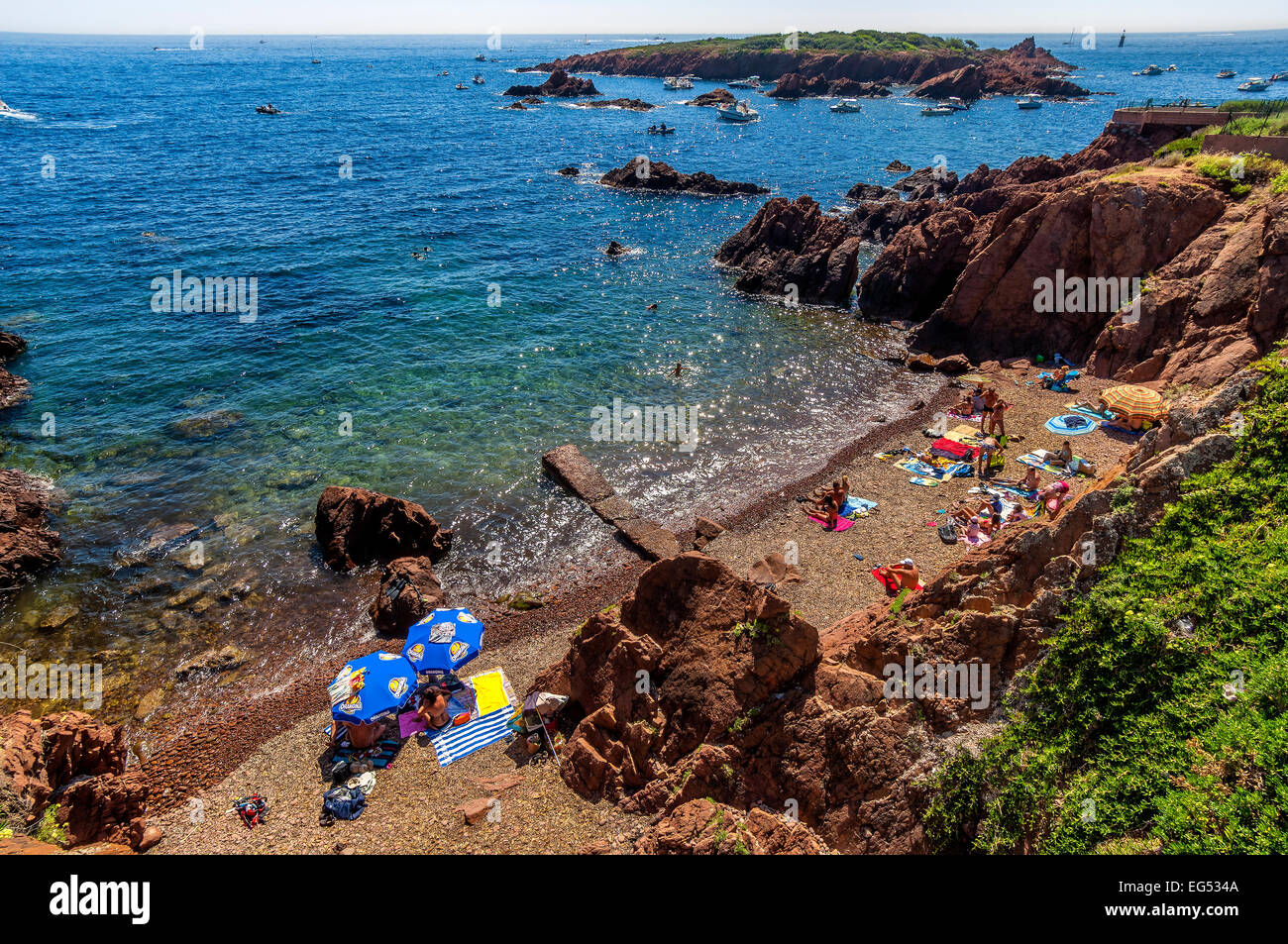 Plage Des Roches Rouge Massif De L Esterel Frejus Cote D Azur Frankreich Stockfotografie Alamy