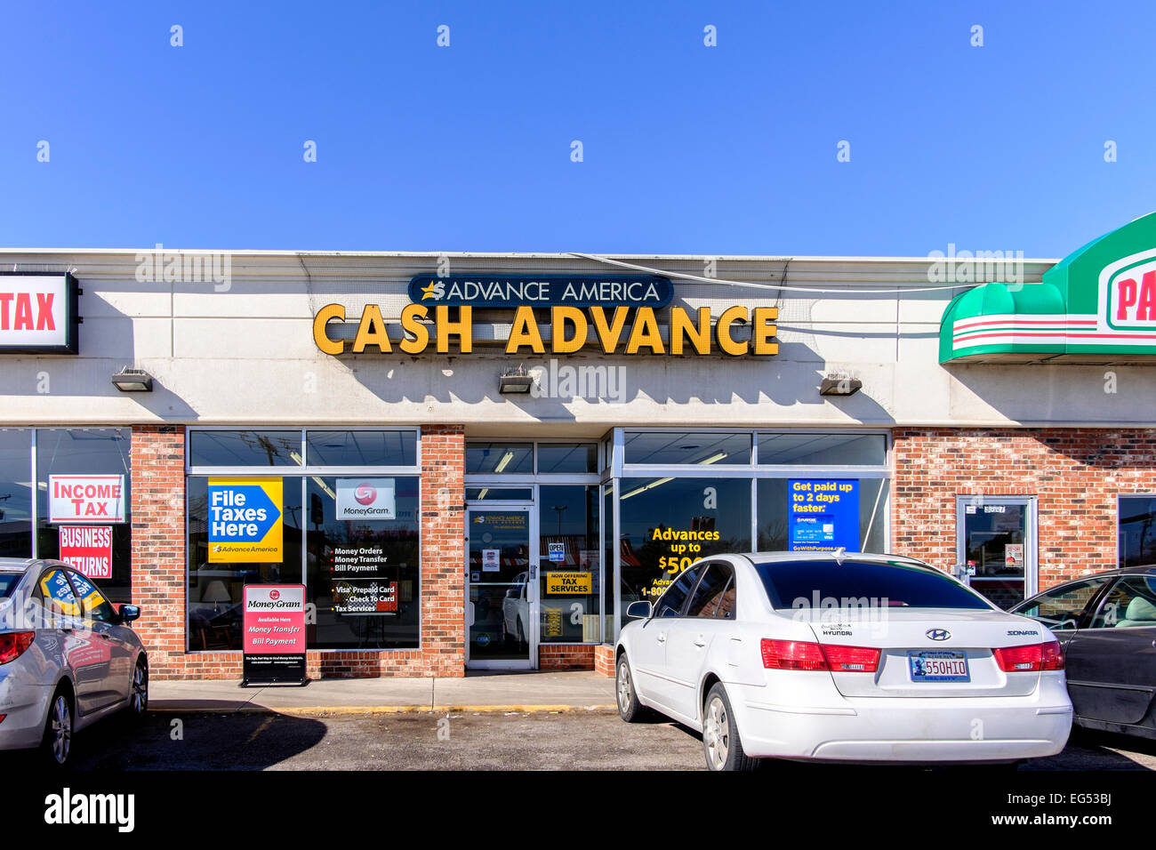 Das äußere des Cash Advance, Steuererklärungen und Bargeld voraus Geschäft Schaufenster in Oklahoma City, Oklahoma, USA. Stockfoto