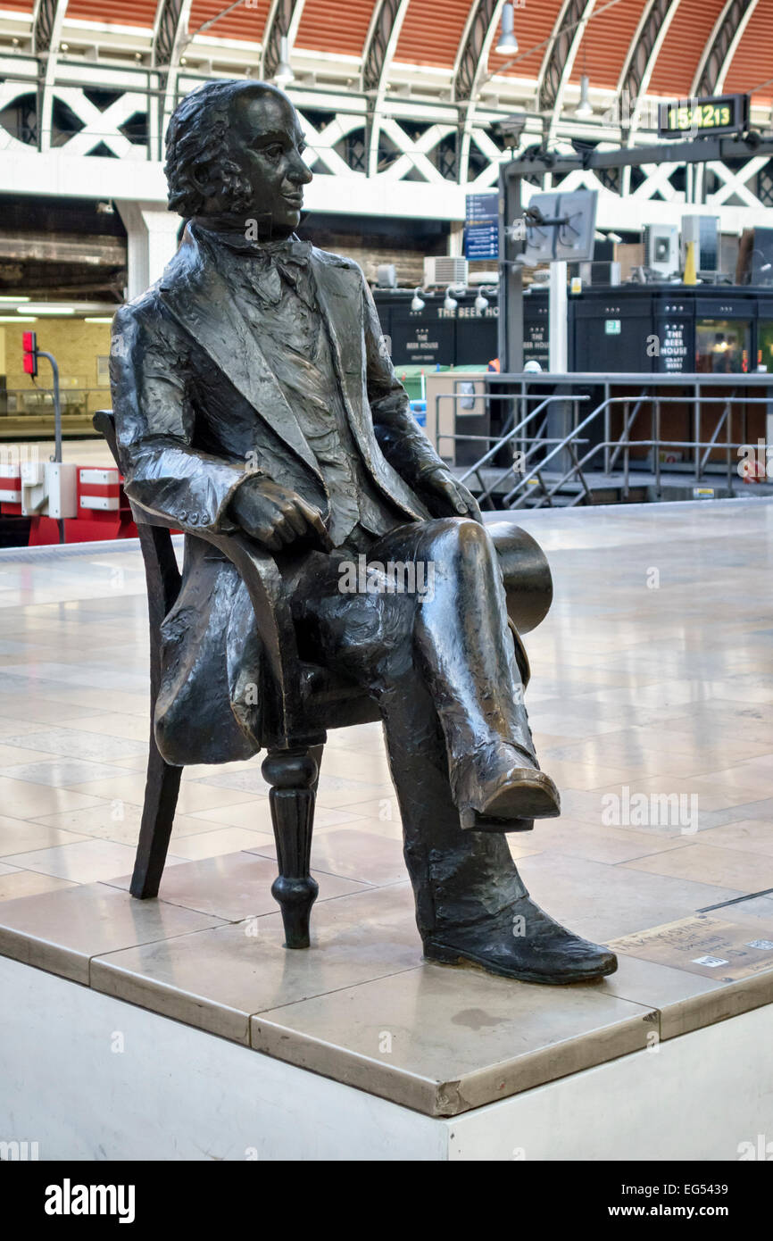 Eine Bronzestatue des viktorianischen Eisenbahningenieurs Isambard Kingdom Brunel, am Bahnhof Paddington, London, Großbritannien, vom Bildhauer John Doubleday Stockfoto