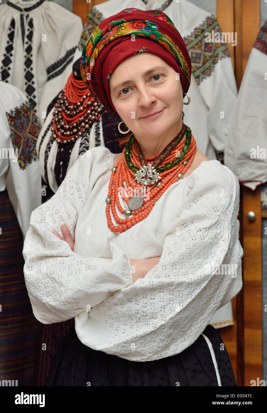 Ukrainische Frau im traditionellen Gewand Stockfoto