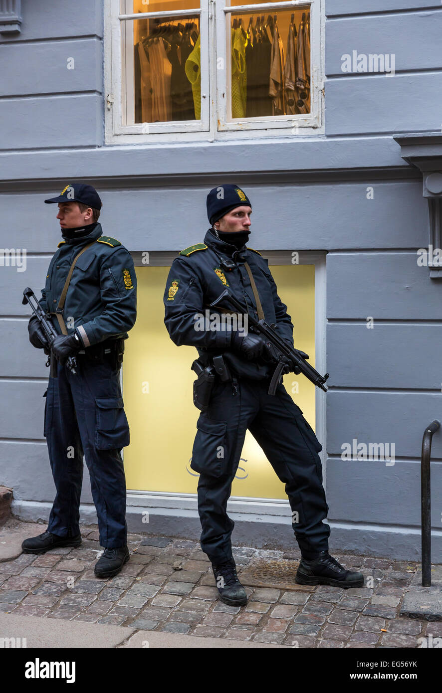 Zwei Polizisten während der Copenhagen Terroranschlag im Februar 2015, Kopenhagen, Dänemark Stockfoto
