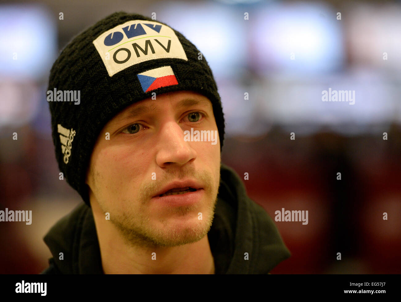 Tschechischer Skispringer Roman Koudelka spricht mit Journalisten von Vaclav Havel Flughafen Prag, bevor er Prag nach Schweden für Nordische Ski-WM, Prag, Tschechische Republik, 17. Februar 2015 geht. (CTK Foto/Michal Krumphanzl) Stockfoto