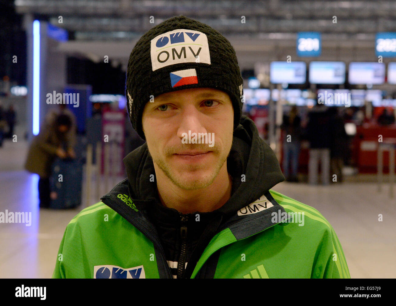Tschechischer Skispringer Roman Koudelka spricht mit Journalisten von Vaclav Havel Flughafen Prag, bevor er Prag nach Schweden für Nordische Ski-WM, Prag, Tschechische Republik, 17. Februar 2015 geht. (CTK Foto/Michal Krumphanzl) Stockfoto