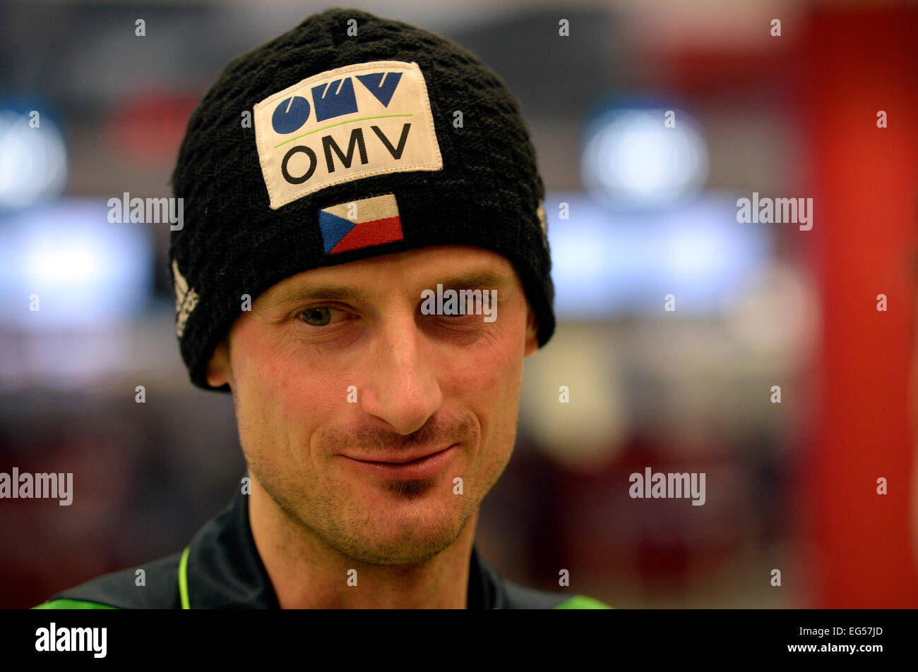 Tschechischer Skispringer Jakub Janda spricht mit Journalisten von Vaclav Havel Flughafen Prag, bevor er Prag nach Schweden für Nordische Ski-WM, Prag, Tschechische Republik, 17. Februar 2015 geht. (CTK Foto/Michal Krumphanzl) Stockfoto