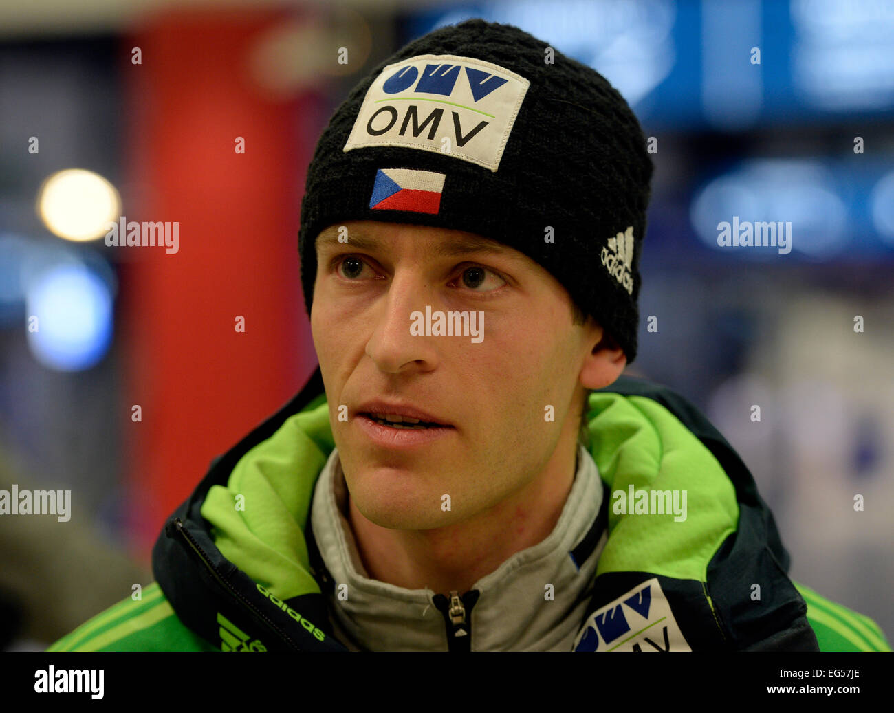 Tschechischer Skispringer Jan Matura spricht mit Journalisten von Vaclav Havel Flughafen Prag, bevor er Prag nach Schweden für Nordische Ski-WM, Prag, Tschechische Republik, 17. Februar 2015 geht. (CTK Foto/Michal Krumphanzl) Stockfoto