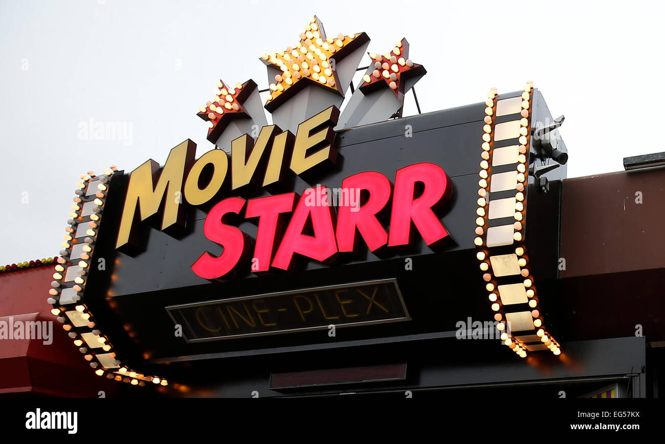 Neon-Schild über dem Film Starr Kino Canvey Island. Stockfoto