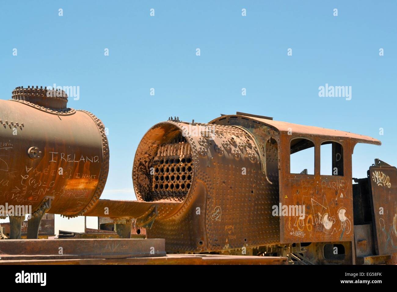 Rostige alte Dampflokomotive in der Nähe von Salar de Uyuni trainieren Friedhof auf bolivianischen altiplano Stockfoto