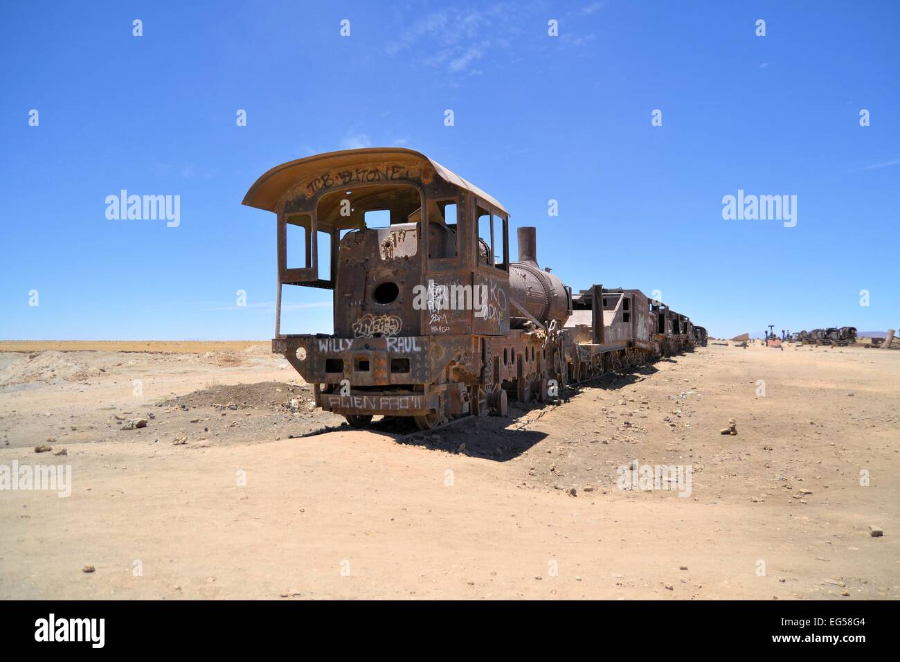Rostige alte Dampflokomotive in der Nähe von Salar de Uyuni trainieren Friedhof auf bolivianischen altiplano Stockfoto